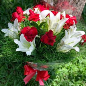 Buque Lilly and Roses